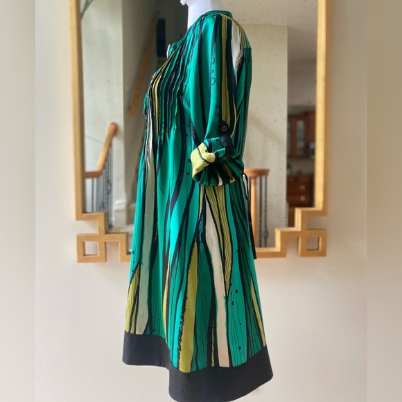Bebe green silk dress with tie and front pleats - Picture 4 of 13